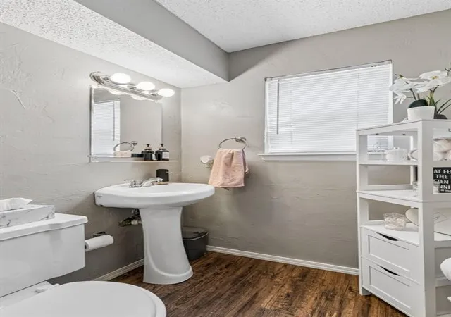 Listing Photo 4 - Condo for sale in building located at 11429 N May Ave, Oklahoma City, OK 73120