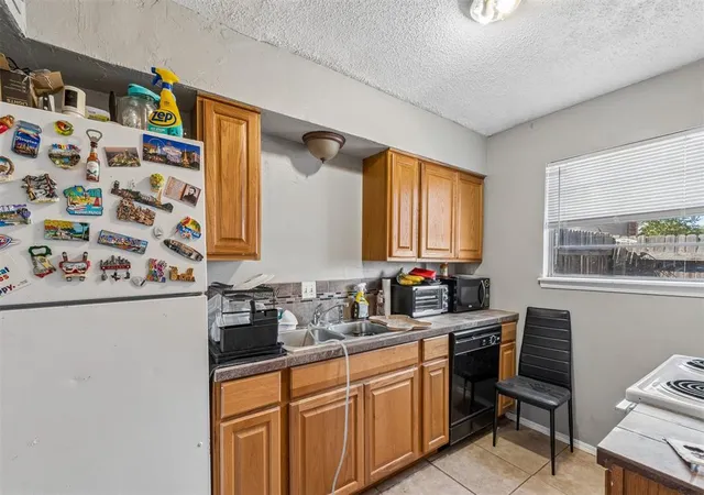 Listing Photo 5 - Condo for sale in building located at 11429 N May Ave, Oklahoma City, OK 73120