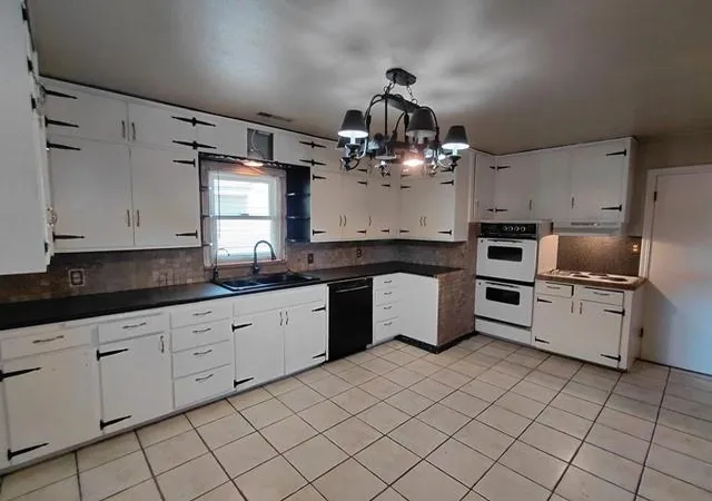 Photo 2 of Single family home for sale at 1004 S 11th Street, Kingfisher, OK 73750 | MLS# 1245115 | Listing updated on 2026-09-22