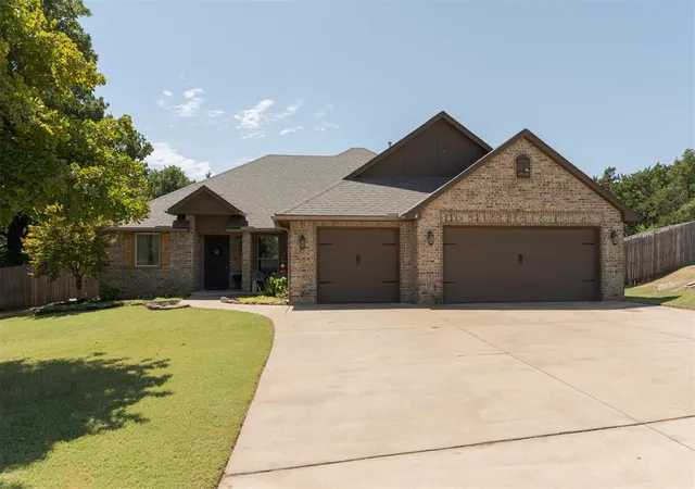 Photo 3 of Single family home for sale at 874 Cottonwood Ct, Guthrie, OK 73044 | MLS# 1245116 | Listing updated on 2026-09-21