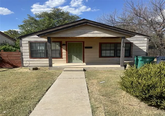 1st image of 1515 Ne 25th St, Oklahoma City, OK 73111 | MLS# 1245118