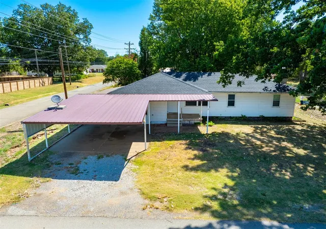1st image of 1426 Pastusek Ave, Prague, OK 74864 | MLS# 1245125