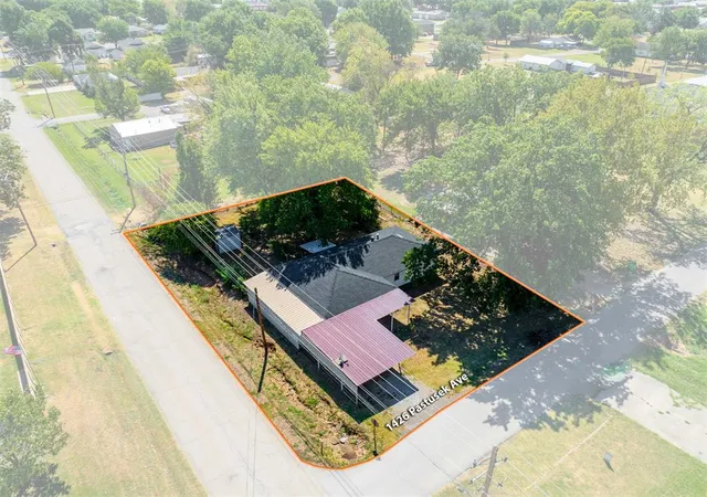 2nd image of 1426 Pastusek Ave, Prague, OK 74864 | MLS# 1245125