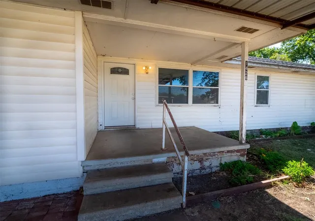 3rd image of 1426 Pastusek Ave, Prague, OK 74864 | MLS# 1245125