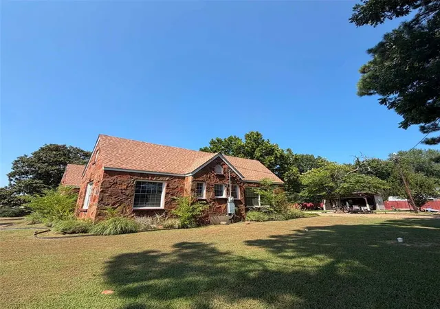 2nd image of 1505 S Park 1/2 Dr, Broken Bow, OK 74728 | MLS# 1245128