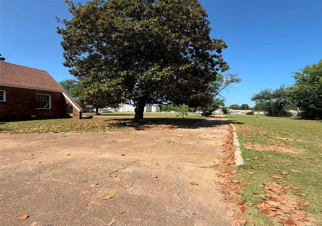 Photo 3 of Single family home for sale at 1505 S Park 1/2 Dr, Broken Bow, OK 74728 | MLS# 1245128 | Listing updated on 2026-09-04