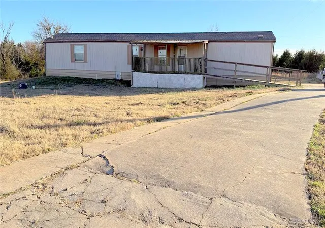 image of 3000 E Walnut St, Tecumseh, OK 74873 | MLS# 1245135