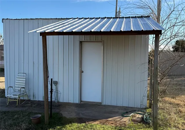 image of 3000 E Walnut St, Tecumseh, OK 74873 | MLS# 1245135