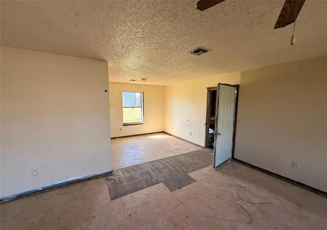Photo 2 of Single family home for sale at 615 S Choctaw Ave, Geary, OK 73040 | MLS# 1245151 | Listing updated on 2026-10-15