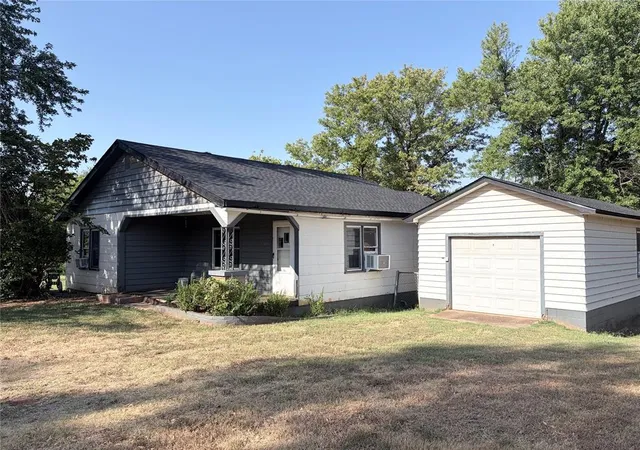 1st image of 203 Dogwood Ave, Wellston, OK 74881 | MLS# 1245161