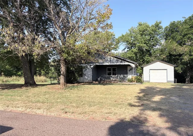 2nd image of 203 Dogwood Ave, Wellston, OK 74881 | MLS# 1245161