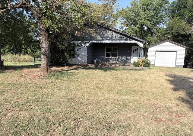 3rd image of 203 Dogwood Ave, Wellston, OK 74881 | MLS# 1245161
