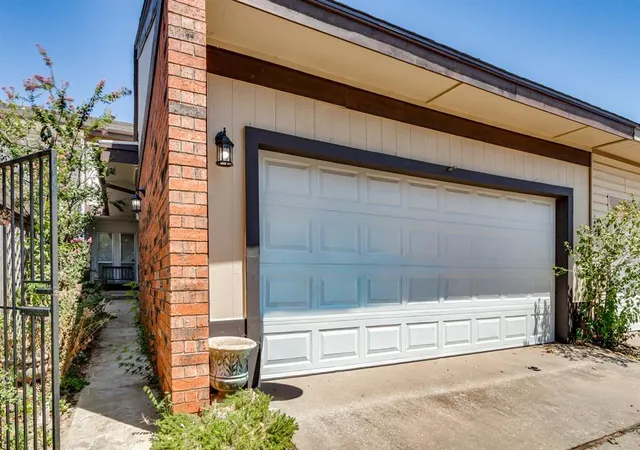 Listing Photo 5 - Condo for sale in building located at 1931 Three Stars Rd, Edmond, OK 73034