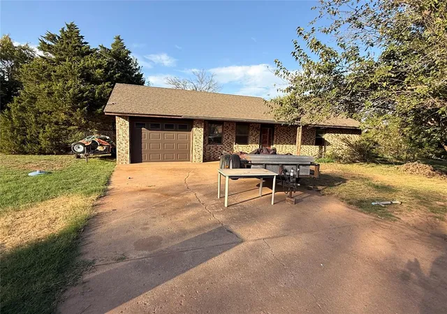 Photo 1 of Single family home for sale at 504 Lisa Ln, Waukomis, OK 73773 | MLS# 1245173 | Listing updated on 2026-10-15