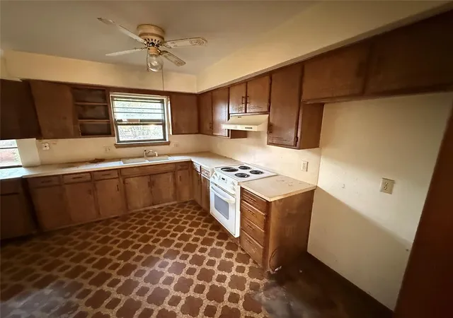 Photo 3 of Single family home for sale at 504 Lisa Ln, Waukomis, OK 73773 | MLS# 1245173 | Listing updated on 2026-10-15