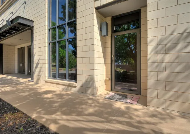 2nd image of 301 Ne 4th St #3, Oklahoma City, OK 73104 | MLS# 1245177
