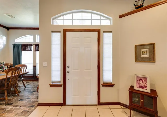 Photo 4 of Single family home for sale at 320 Nathan Dr, Norman, OK 73069 | MLS# 1245182 | Listing updated on 2026-09-25