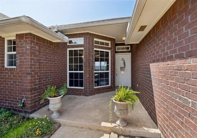 Photo 3 of Sale Pending at 800 Sw 161st Street, Oklahoma City, OK 73170 | MLS# 1245187 | Listing updated on 2026-09-08