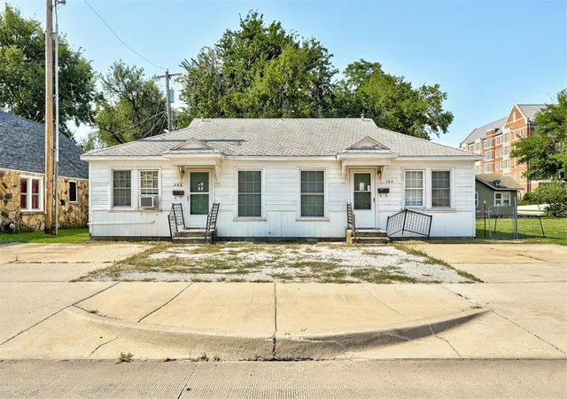2nd image of 204 E Lindsey St #204, 206, Norman, OK 73069 | MLS# 1245214
