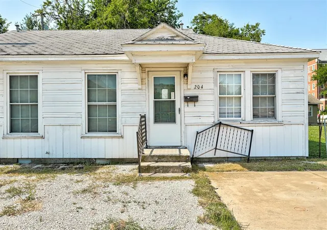Photo 4 of House for sale at 204 E Lindsey St #204, 206, Norman, OK 73069 | MLS# 1245214 | Listing updated on 2026-08-20