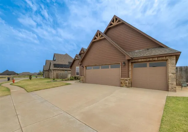 2nd image of 3904 Wedgewood Creek Dr, Oklahoma City, OK 73179 | MLS# 1245233