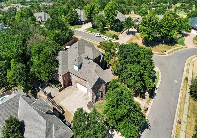 Photo 4 of Sale Pending at 2280 Bay Hl Pl, Edmond, OK 73034 | MLS# 1245236 | Listing updated on 2026-09-02