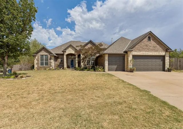 3rd image of 44 Nw Cypress St, Piedmont, OK 73078 | MLS# 1245238