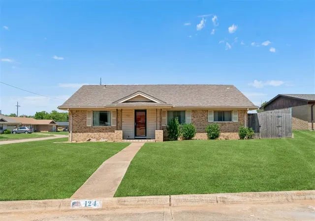 1st image of 124 Ruskin Pl, Chickasha, OK 73018 | MLS# 1245239