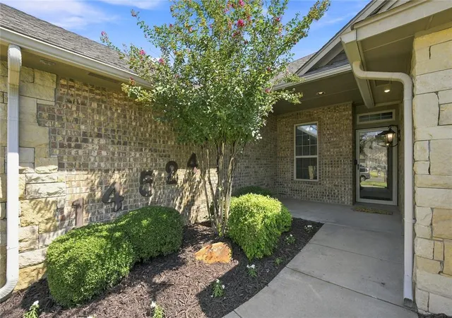Photo 3 of Sale Pending at 14524 Briarcliff Dr, Oklahoma City, OK 73170 | MLS# 1245246 | Listing updated on 2026-09-07