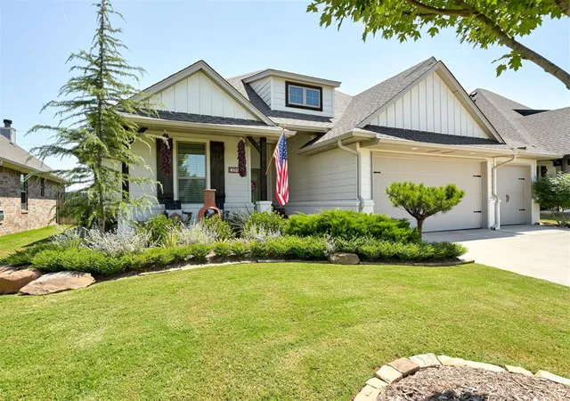Photo 3 of Sale Pending at 2900 Heather Hvn, Moore, OK 73160 | MLS# 1245259 | Listing updated on 2026-09-02