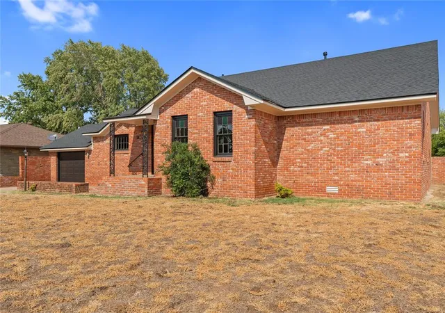 3rd image of 1102 N Noble Ave, Watonga, OK 73772 | MLS# 1245262