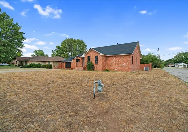 4th image of 1102 N Noble Ave, Watonga, OK 73772 | MLS# 1245262