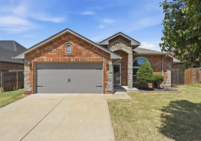 1st image of 609 Sw 6th St, Moore, OK 73160 | MLS# 1245275