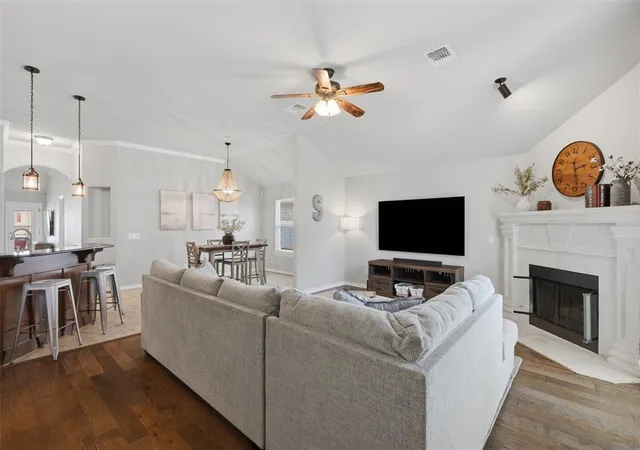 Photo 4 of Sale Pending at 609 SW 6th Street, Moore, OK 73160 | MLS# 1245275 | Listing updated on 2026-08-26