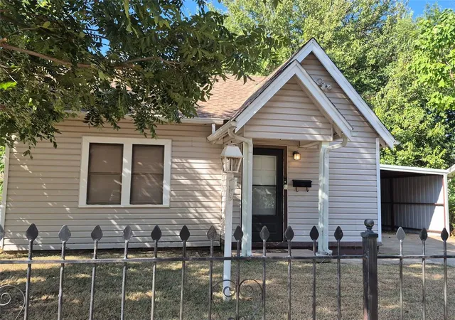 Photo 2 of Single family home for sale at 1721 Ne 15th St, Oklahoma City, OK 73117 | MLS# 1245282 | Listing updated on 2026-08-31