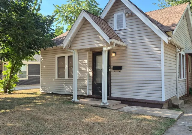 Photo 3 of Single family home for sale at 1721 Ne 15th St, Oklahoma City, OK 73117 | MLS# 1245282 | Listing updated on 2026-08-31