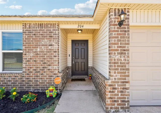 2nd image of 204 Se 4th St, Newcastle, OK 73065 | MLS# 1245285