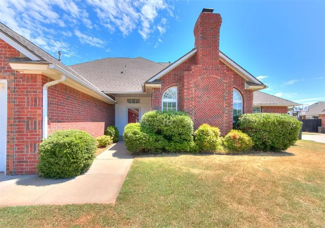 2nd image of 11008 Wineview Dr, Oklahoma City, OK 73170 | MLS# 1245309