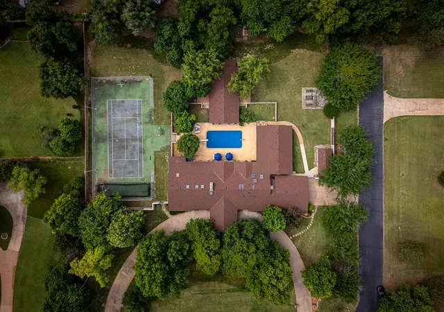 Photo 3 of Single family home for sale at 1400 Pranter Ln, Edmond, OK 73013 | MLS# 1245310 | Listing updated on 2026-10-03