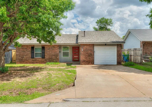 Photo 1 of Single family home for sale at 221 W Wayne St, Edmond, OK 73003 | MLS# 1245322 | Listing updated on 2026-08-31