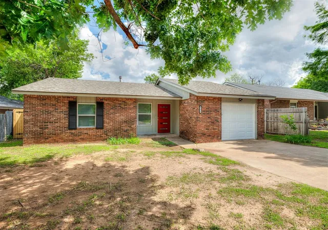Photo 3 of Single family home for sale at 221 W Wayne St, Edmond, OK 73003 | MLS# 1245322 | Listing updated on 2026-08-31