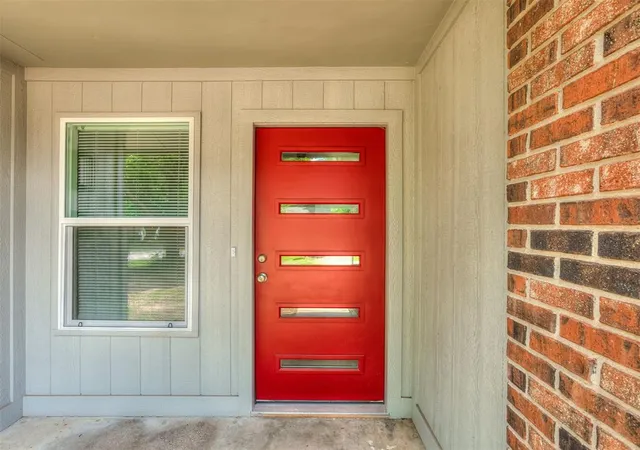 Photo 3 of Single family home for sale at 221 W Wayne St, Edmond, OK 73003 | MLS# 1245322 | Listing updated on 2026-08-31