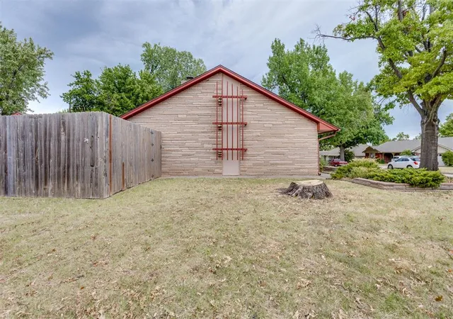 Photo 3 of Single family home for sale at 4625 Nw 33Rd Ter, Oklahoma City, OK 73122 | MLS# 1245323 | Listing updated on 2026-08-23