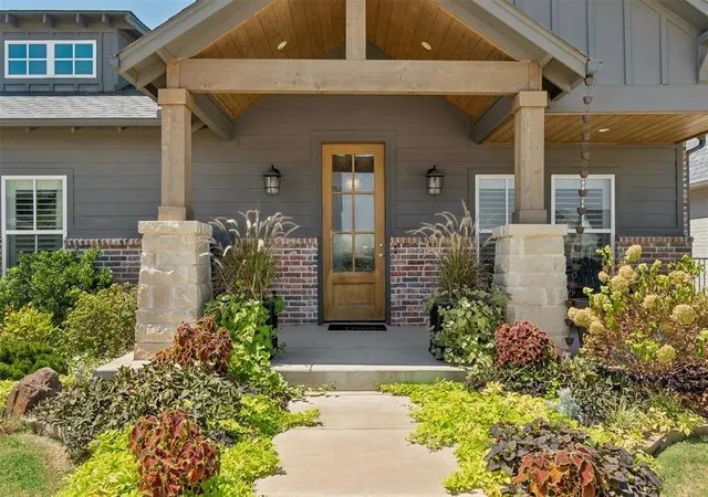 2nd image of 1925 Plaza District Dr, Edmond, OK 73034 | MLS# 1245334
