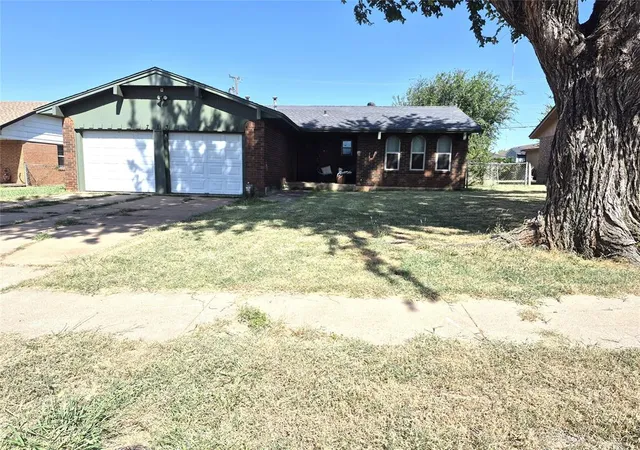 2nd image of 713 Ne 83rd St, Oklahoma City, OK 73114 | MLS# 1245348