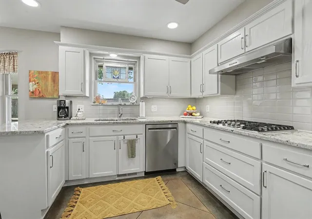Photo 2 of Sale Pending at 2808 Gettysburg Rd, Edmond, OK 73013 | MLS# 1245351 | Listing updated on 2026-08-27