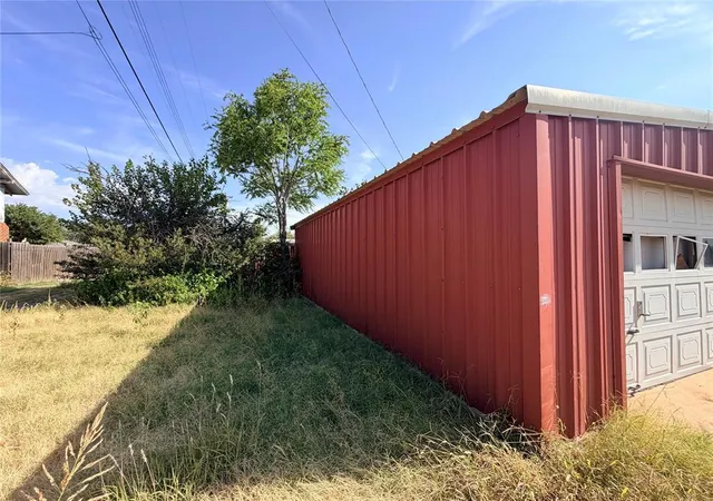 Photo 2 of Single family home for sale at 402 N Temple St, Cordell, OK 73632 | MLS# 1245356 | Listing updated on 2026-10-07