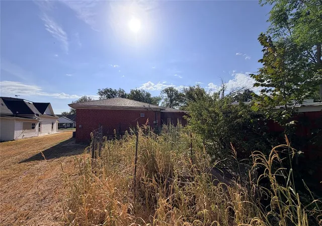 Photo 3 of Single family home for sale at 402 N Temple St, Cordell, OK 73632 | MLS# 1245356 | Listing updated on 2026-10-07