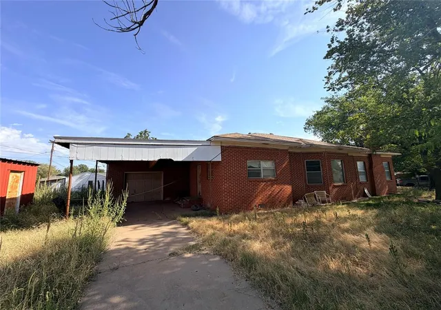 Photo 4 of Single family home for sale at 402 N Temple St, Cordell, OK 73632 | MLS# 1245356 | Listing updated on 2026-10-07