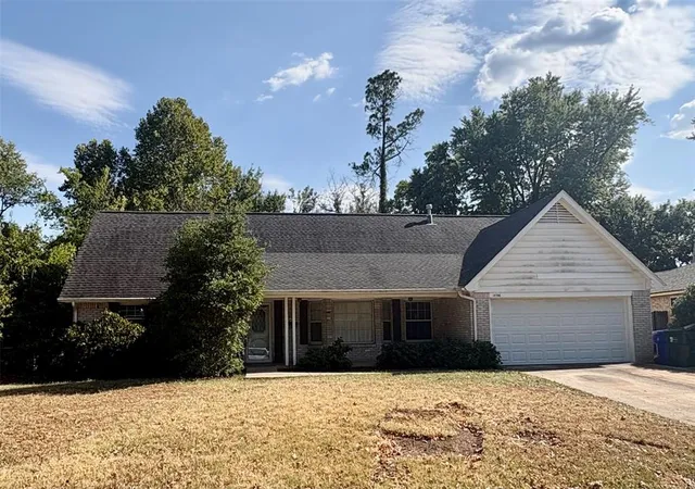 2nd image of 1606 Greenbriar Dr, Norman, OK 73072 | MLS# 1245358